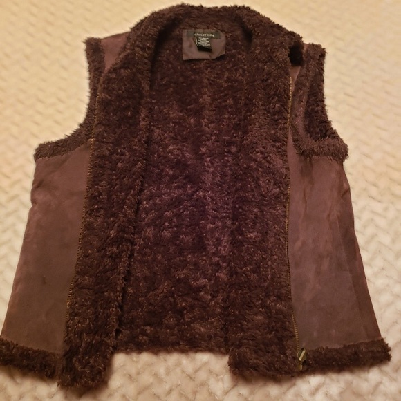 Retro Suede Vest - Picture 3 of 5